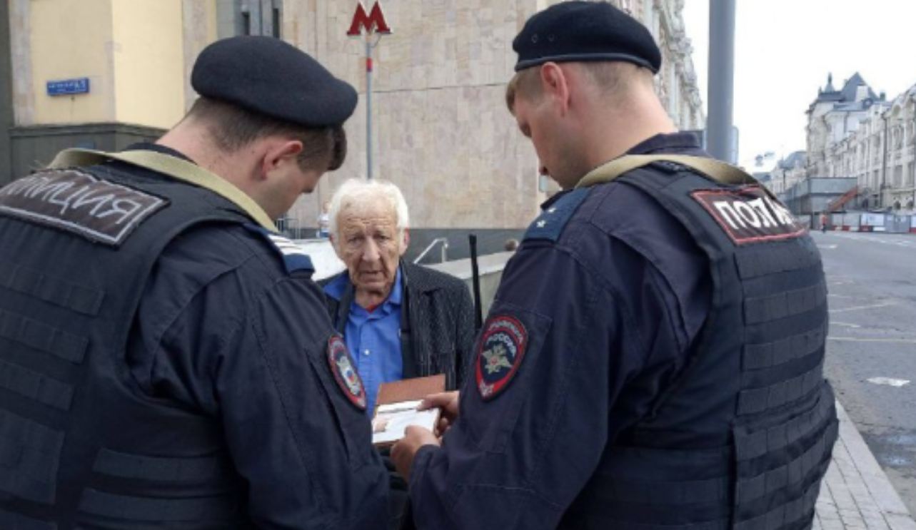 В Москве 87-летнего пенсионера вывели из автобуса за слова о ЧВК «Вагнер»