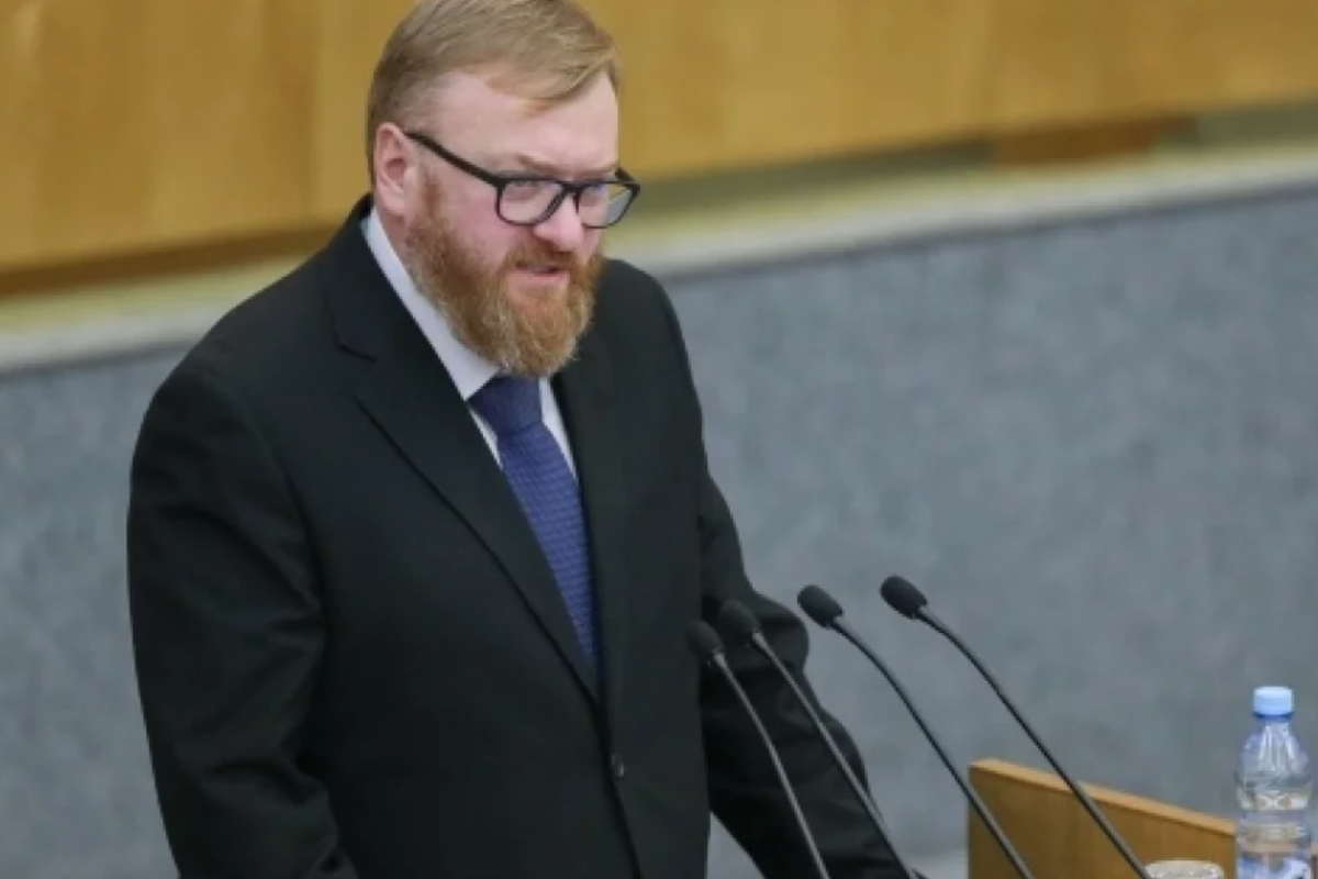 Депутат Милонов потребовал окропить святой водой кабинет в Госдуме, куда вызвали проститутку Депутат Милонов потребовал окропить святой водой кабинет в Госдуме, куда вызвали проститутку