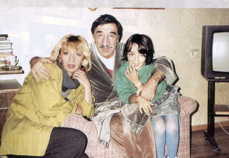 Фрунзик Мкртчян со своей второй женой Донарой Мкртчян (Пилосян) и дочерью Нуне