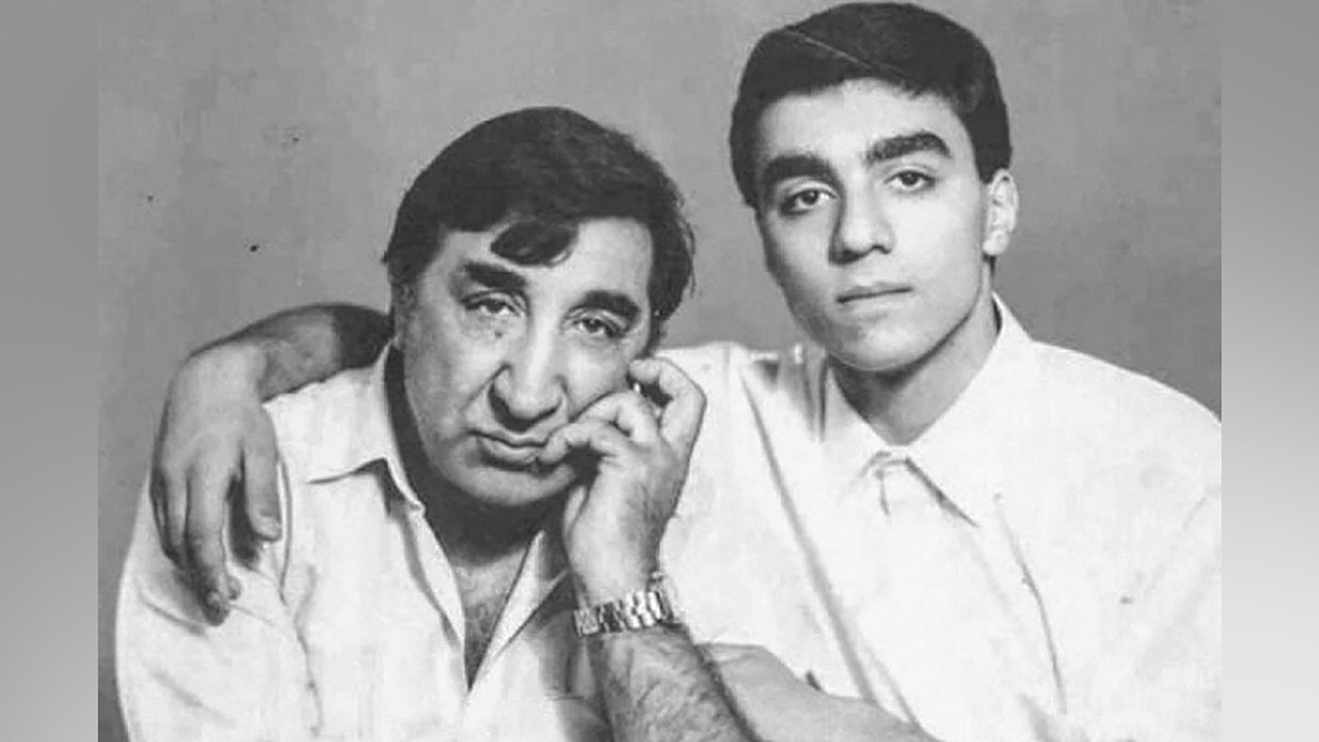 Фрунзик Мкртчян (слева) со своим сыном Вазгеном Мкртчяном (справа)