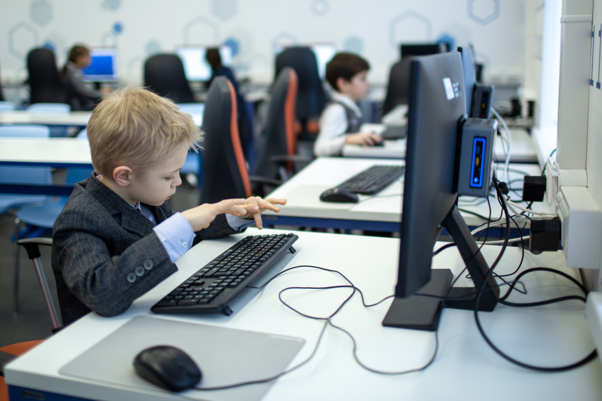 В Новосибирске расширяют возможности образования школьников в сфере информационных технологий В Новосибирске расширяют возможности образования школьников в сфере информационных технологий