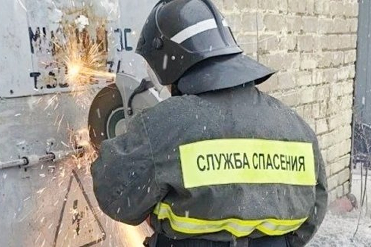 В Ульяновске спасатели применили бензорез для ликвидации пожара в трансформаторной будке