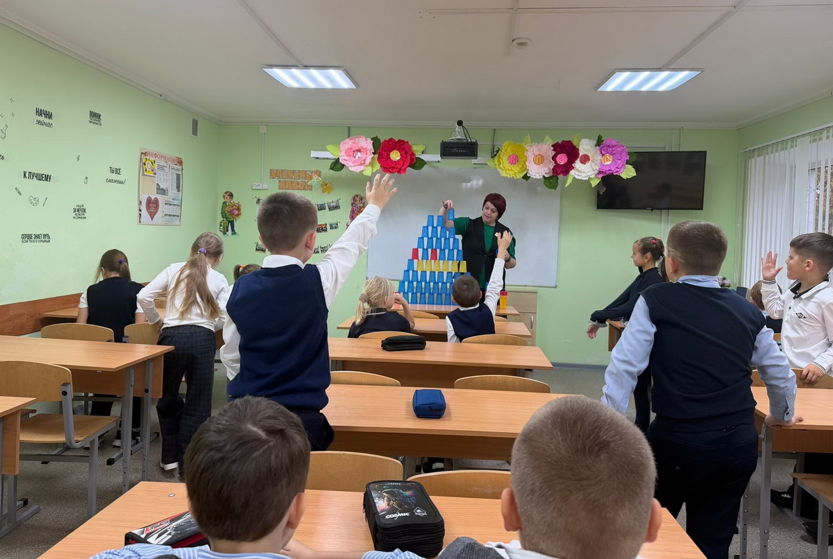 Второклассники из Рузского округа построили пирамиду добрых поступков Второклассники из Рузского округа построили пирамиду добрых поступков