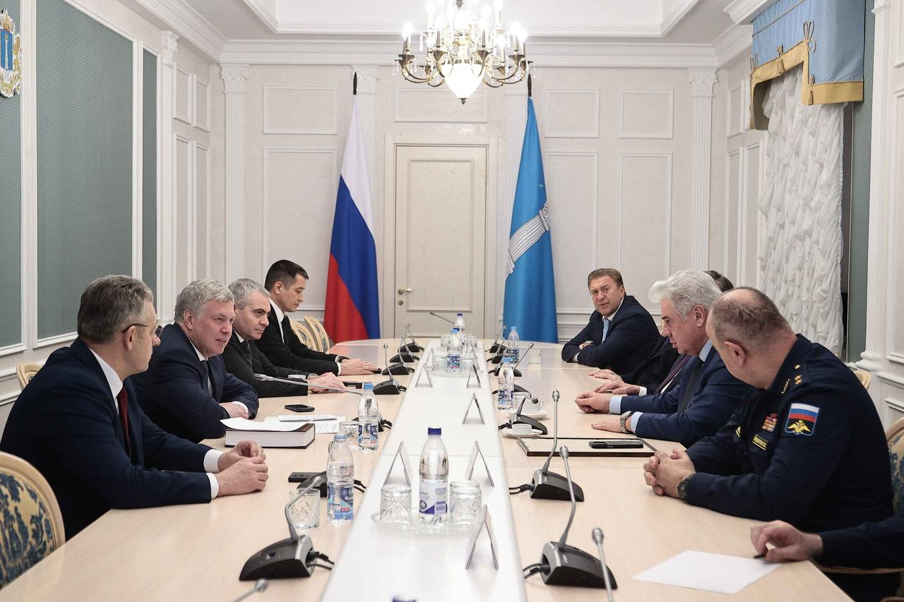 Губернатор Алексей Русских обсудил поддержку предприятий ОПК Ульяновской области с сенаторами комитета Совета Федерации по обороне и безопасности Губернатор Алексей Русских обсудил поддержку предприятий ОПК Ульяновской области с сенаторами комитета Совета Федерации по обороне и безопасности