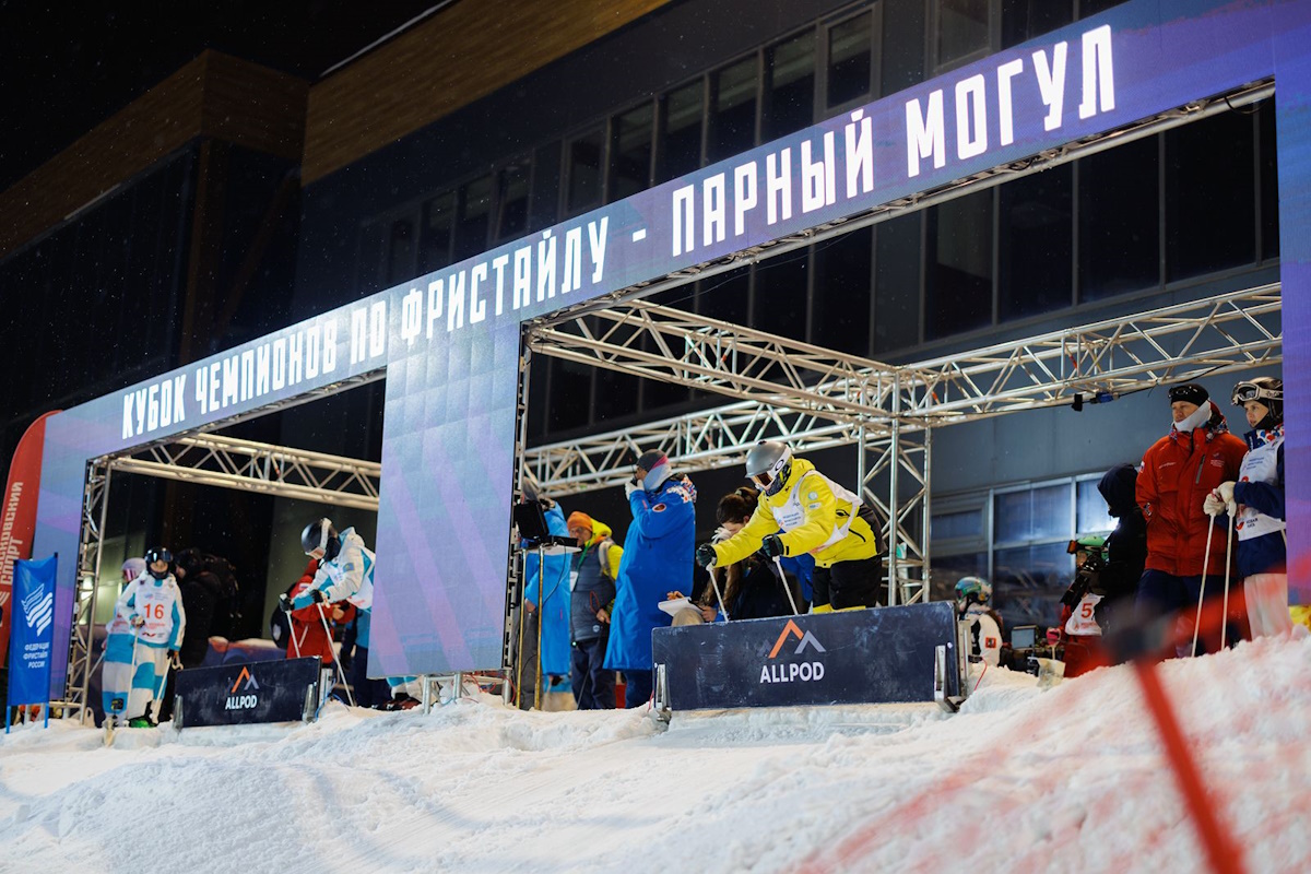 Спортсмены Московской горнолыжной академии готовятся к участию в Кубке чемпионов по фристайлу Спортсмены Московской горнолыжной академии готовятся к участию в Кубке чемпионов по фристайлу