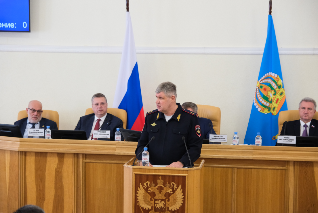 Дума Астраханской области на заседании под председательством Игоря Мартынова заслушала отчет о деятельности полиции за 2025 год Дума Астраханской области на заседании под председательством Игоря Мартынова заслушала отчет о деятельности полиции за 2025 год