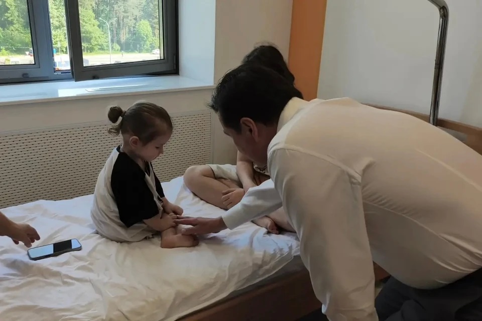 Пострадавших при взрыве газа в Лобне детей вертолетом доставили в центр Рошаля Пострадавших при взрыве газа в Лобне детей вертолетом доставили в центр Рошаля