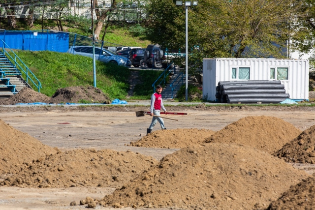 Стадион Строитель Владивосток турники