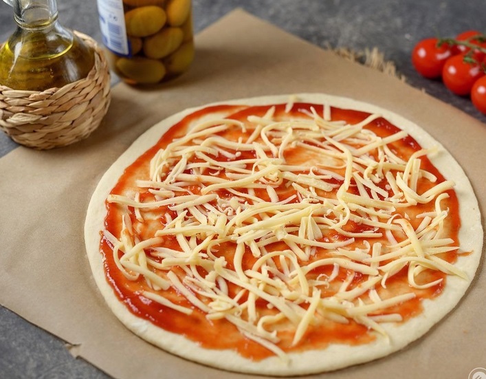 Каким соусом смазывать основу пиццы