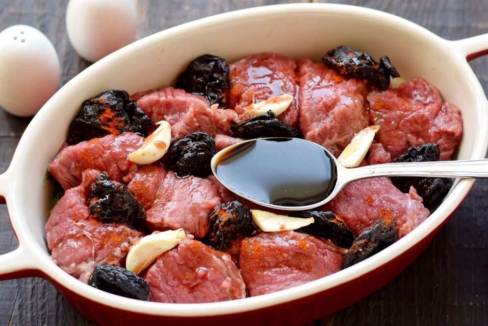 Мясо с черносливом в духовке рецепт с фото свинина