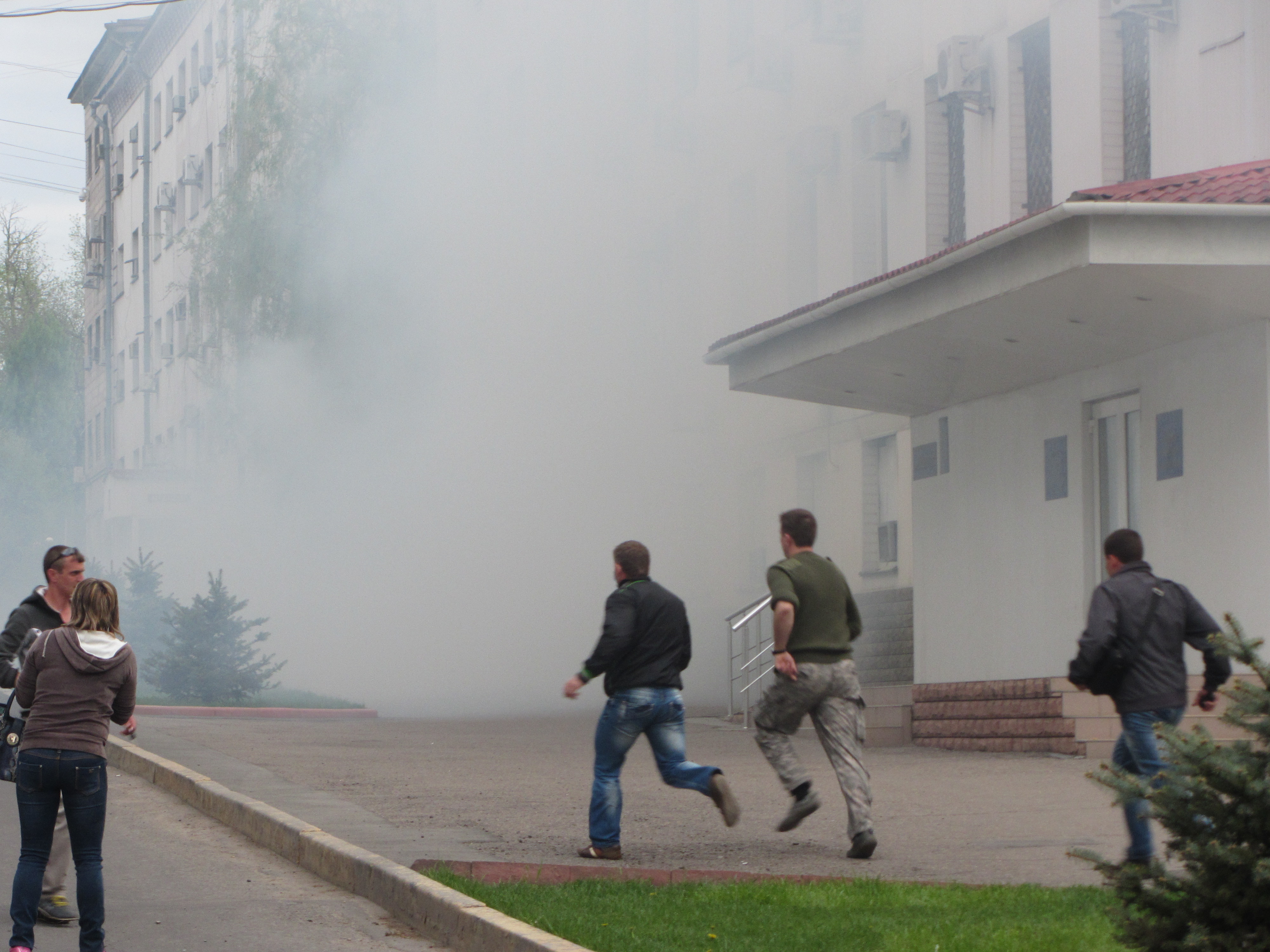 Дагестан беспорядки сегодня. Массовые беспорядки в Москве в 2001. Массовые беспорядки на промзоне. Массовые беспорядки в Алтайском крае.