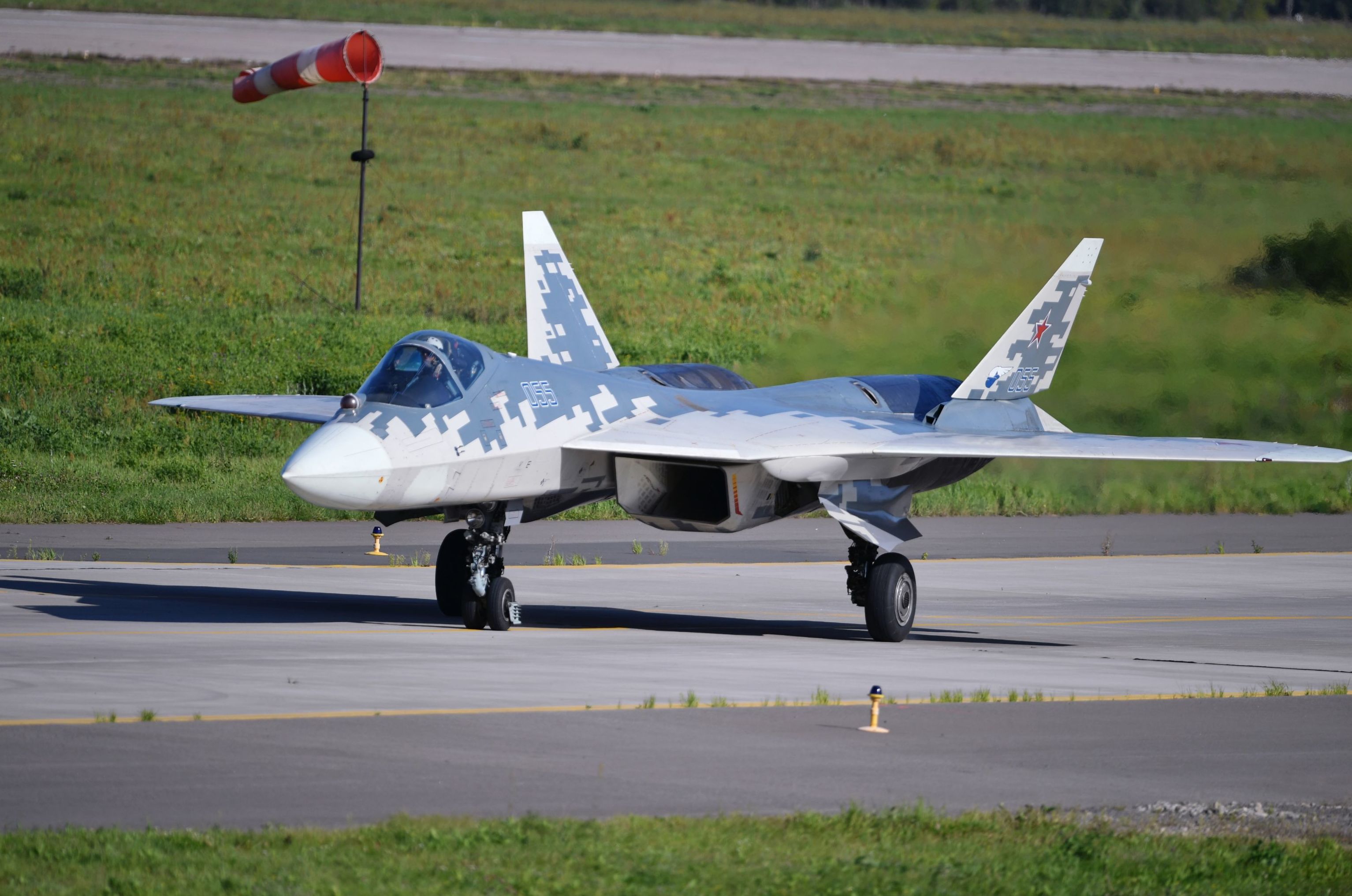 Истребитель пятого поколения Су-57э