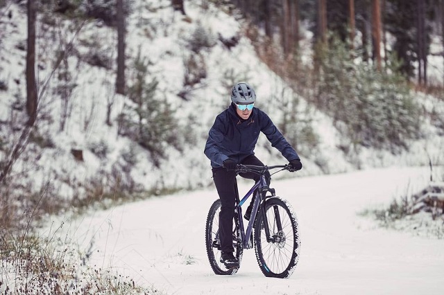 Дополнительные варианты для велосипедиста увеличить сцепление с дорогой в зимних условиях