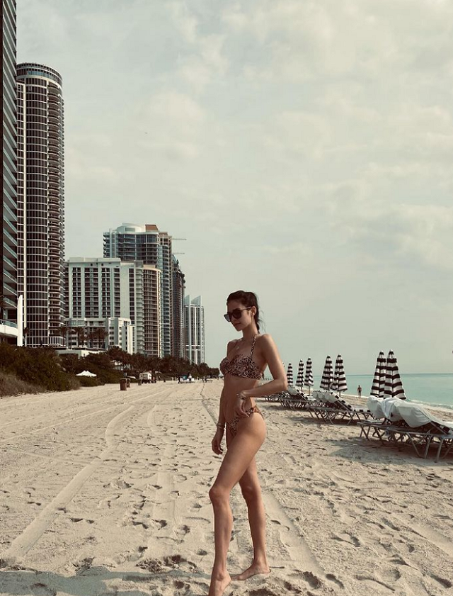 Молодая Жена Фото На Пляже