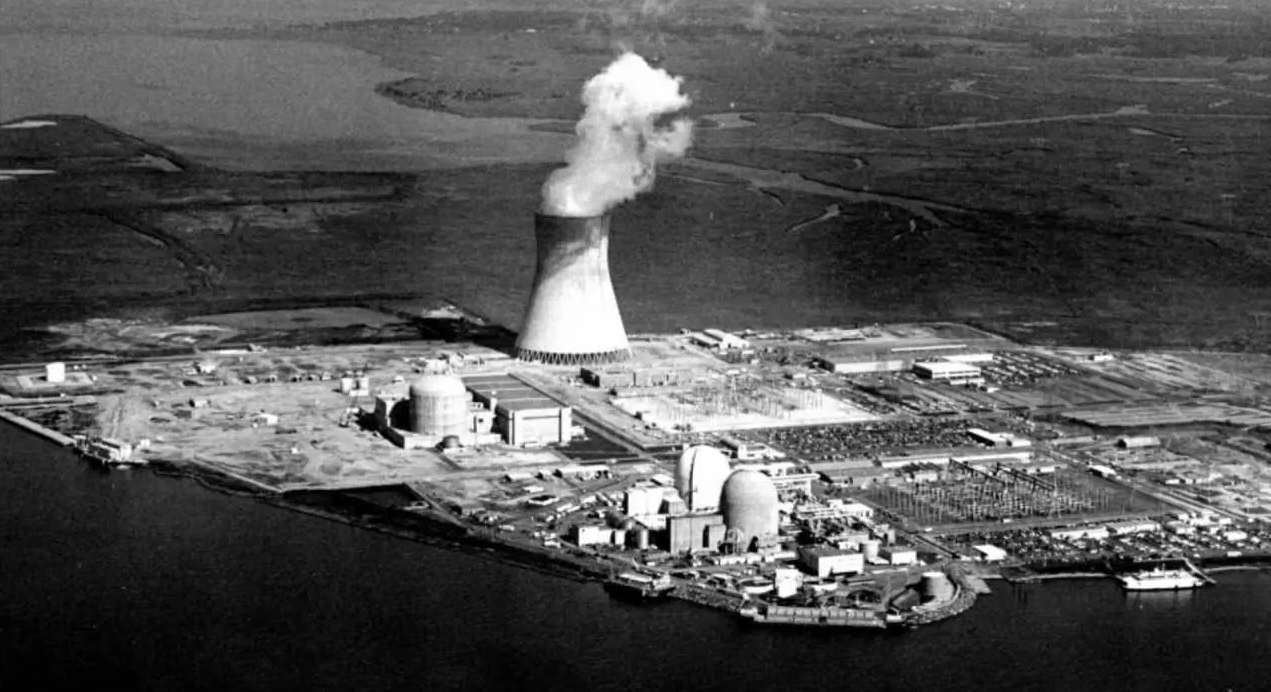 Ядерные аварии и катастрофы. АЭС three Mile Island. Авария в США на атомной станции 1986. Три майл Айленд авария. Труба ЧАЭС 1986.