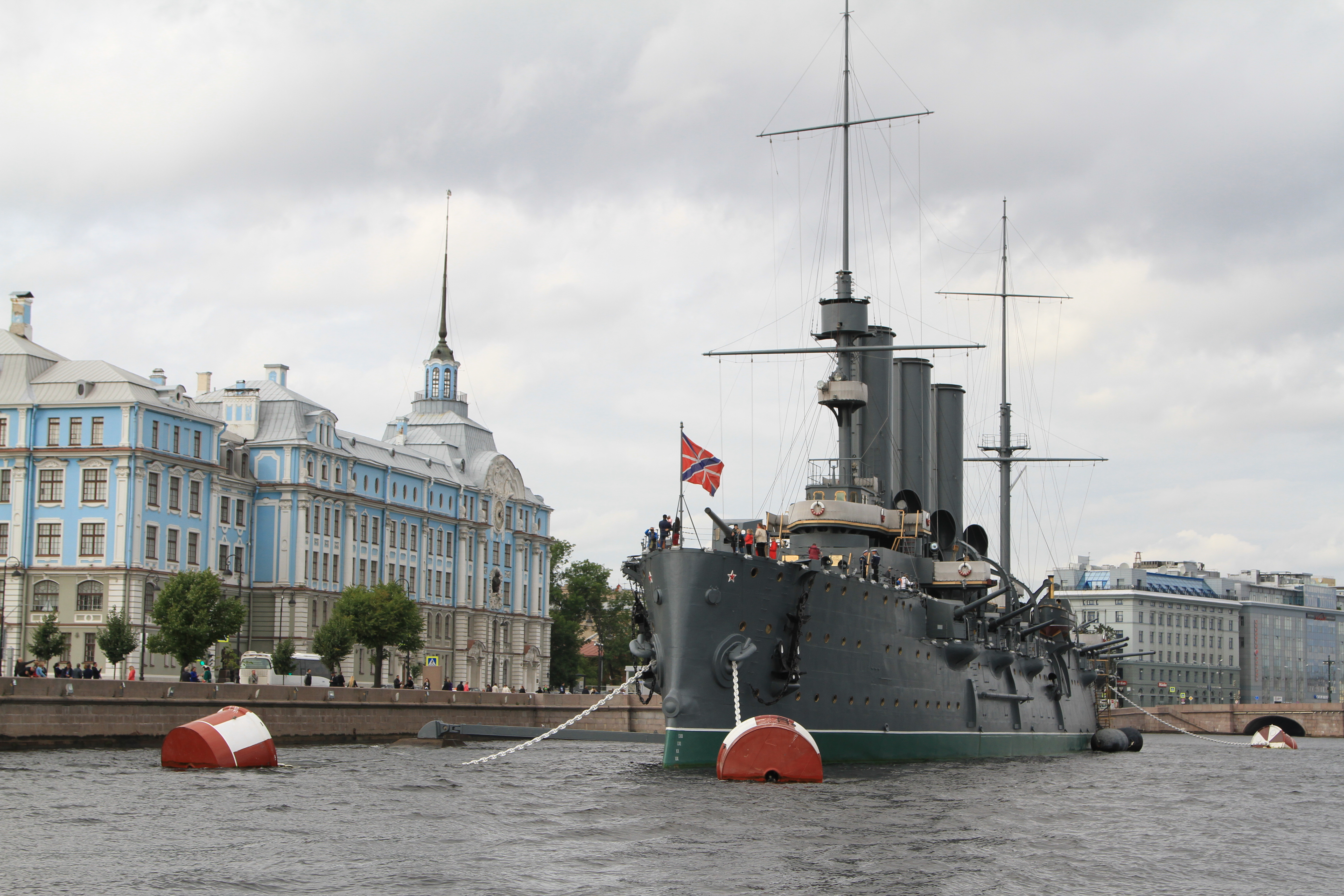 Петербург петроградская набережная. Петроградская набережная крейсер Аврора. Санкт-Петербург Петроградская набережная крейсер Аврора. Крейсер Аврора 1948. 17 Ноября 1948 крейсер Аврора.