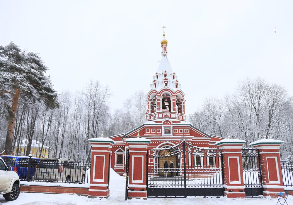 Знаменский храм красногорск. Лёгкий храм Подмосковье. Собор новомучеников Подмосковья. Красногорск Московская область. Красногорский район Московская область.