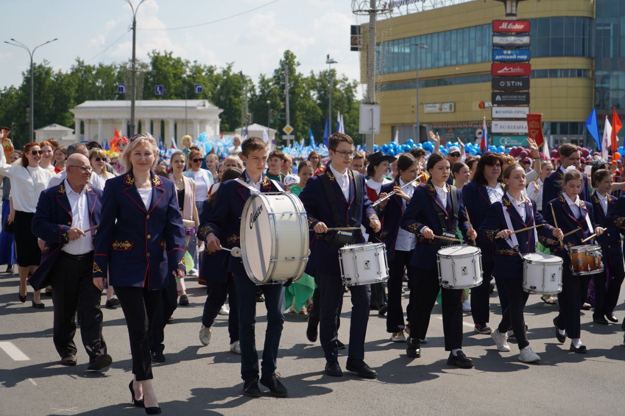 В дзержинске на дне города. День города Дзержинск 2023. День города Дзержинск 2023 парад. День города Дзержинск. День химика 2023.