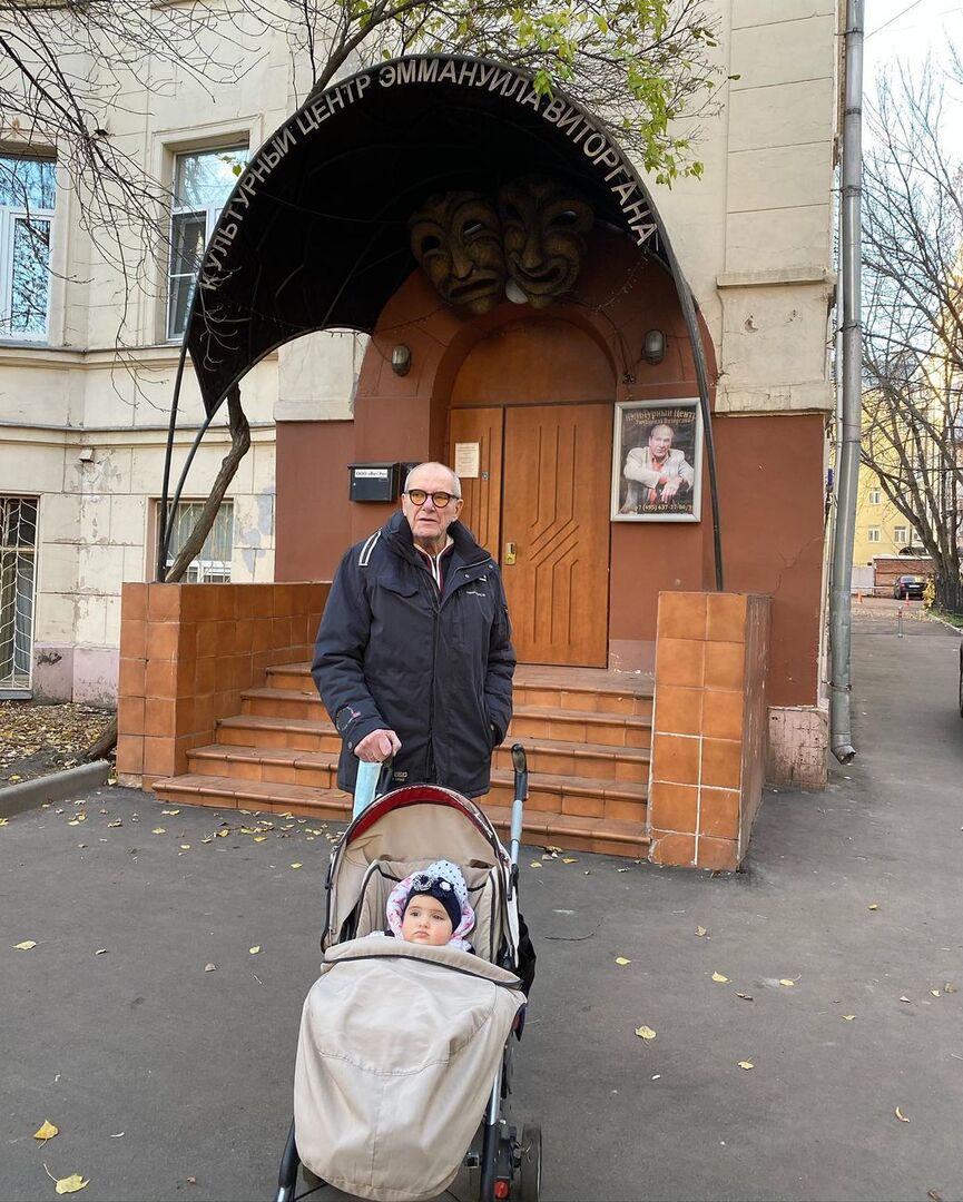 Лужков подарил ему особняк в центре Москвы, а он не поддерживает Россию.  История предательства Эммануила Виторгана