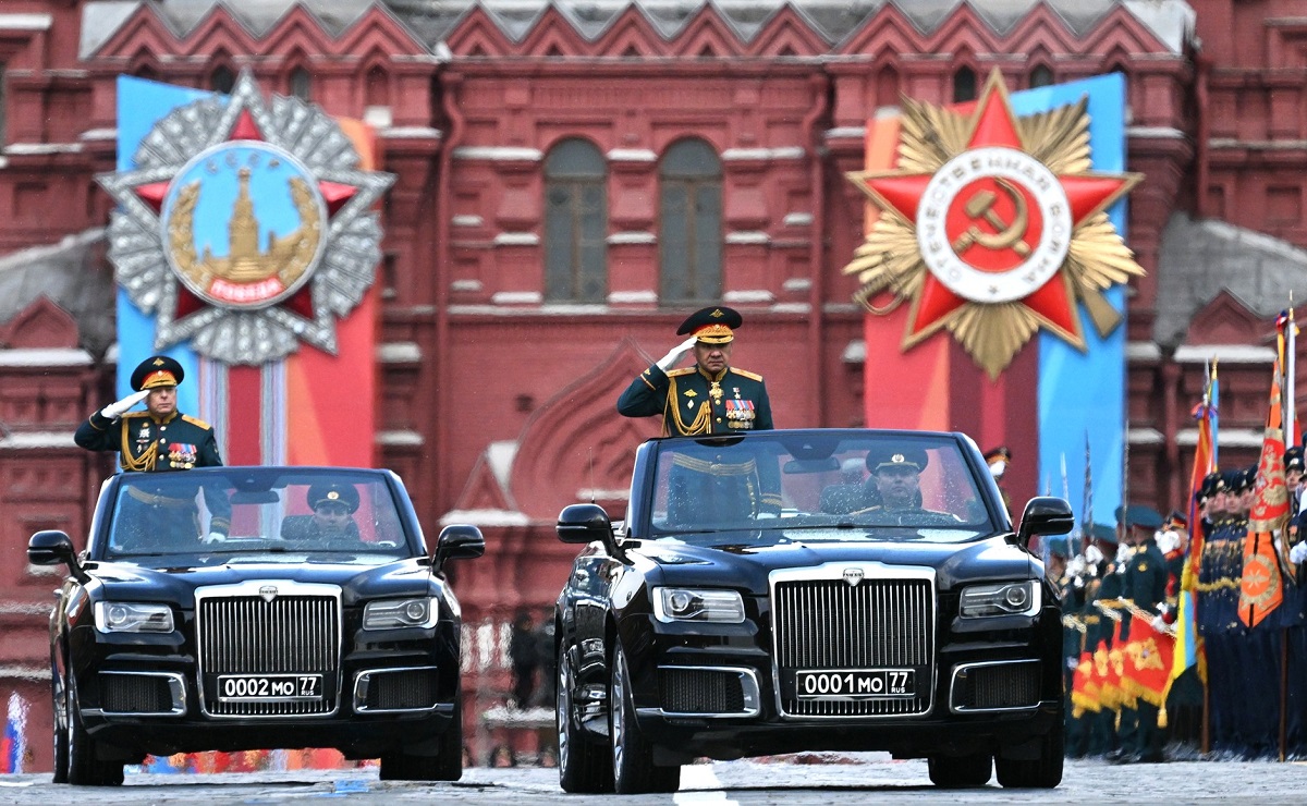 Слезы, снег и шапочки под фуражками военных атташе. О самом главном с  парада Победы 2024-го