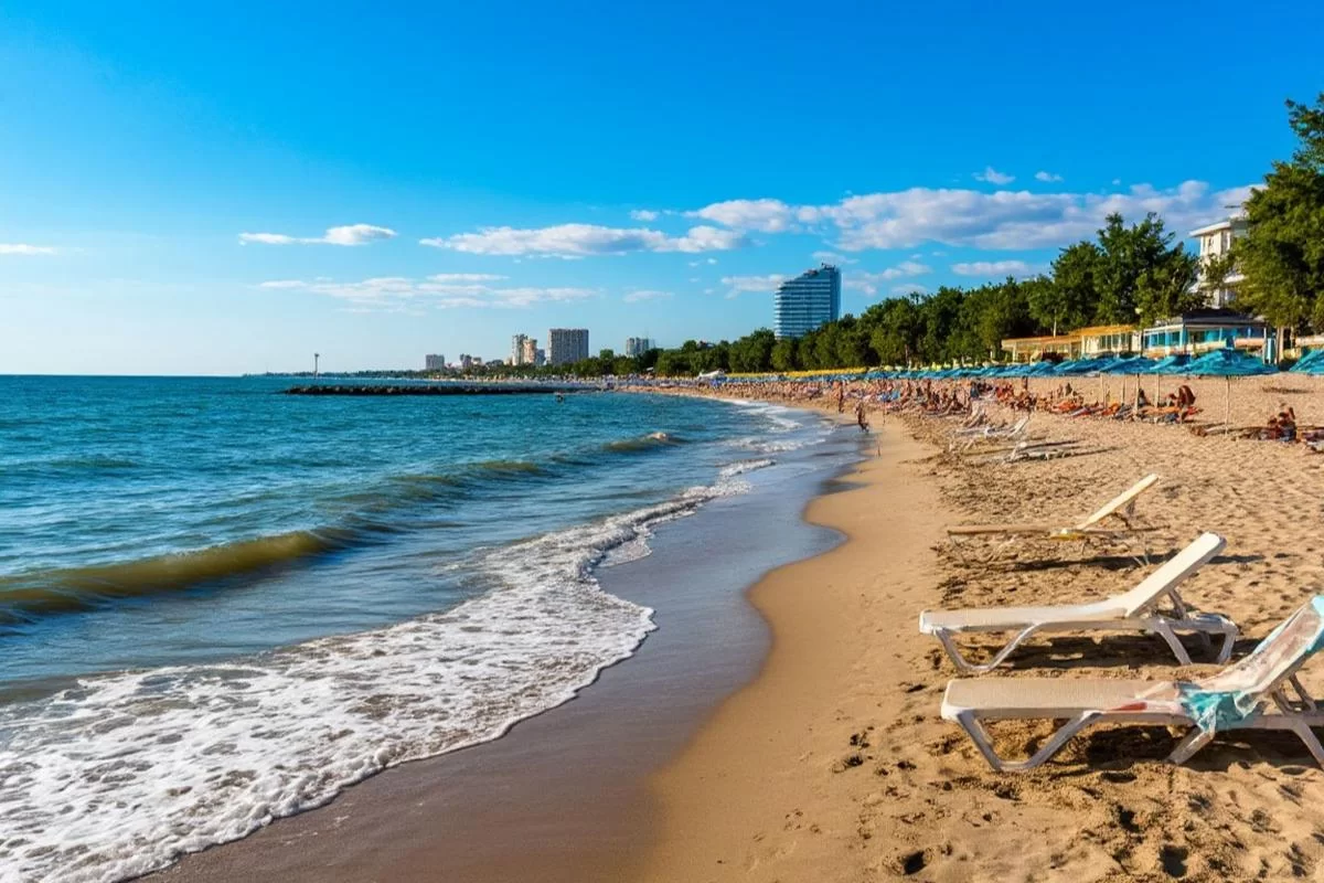 Курортный сезон в Анапе спасён: пляжи засыплют полуметровым слоем свежего песка