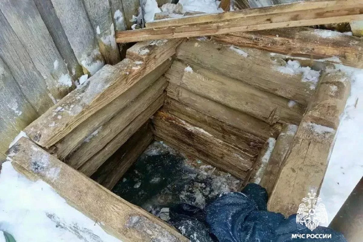 В Тверской области женщина упала в колодец — спасатели выехали на место