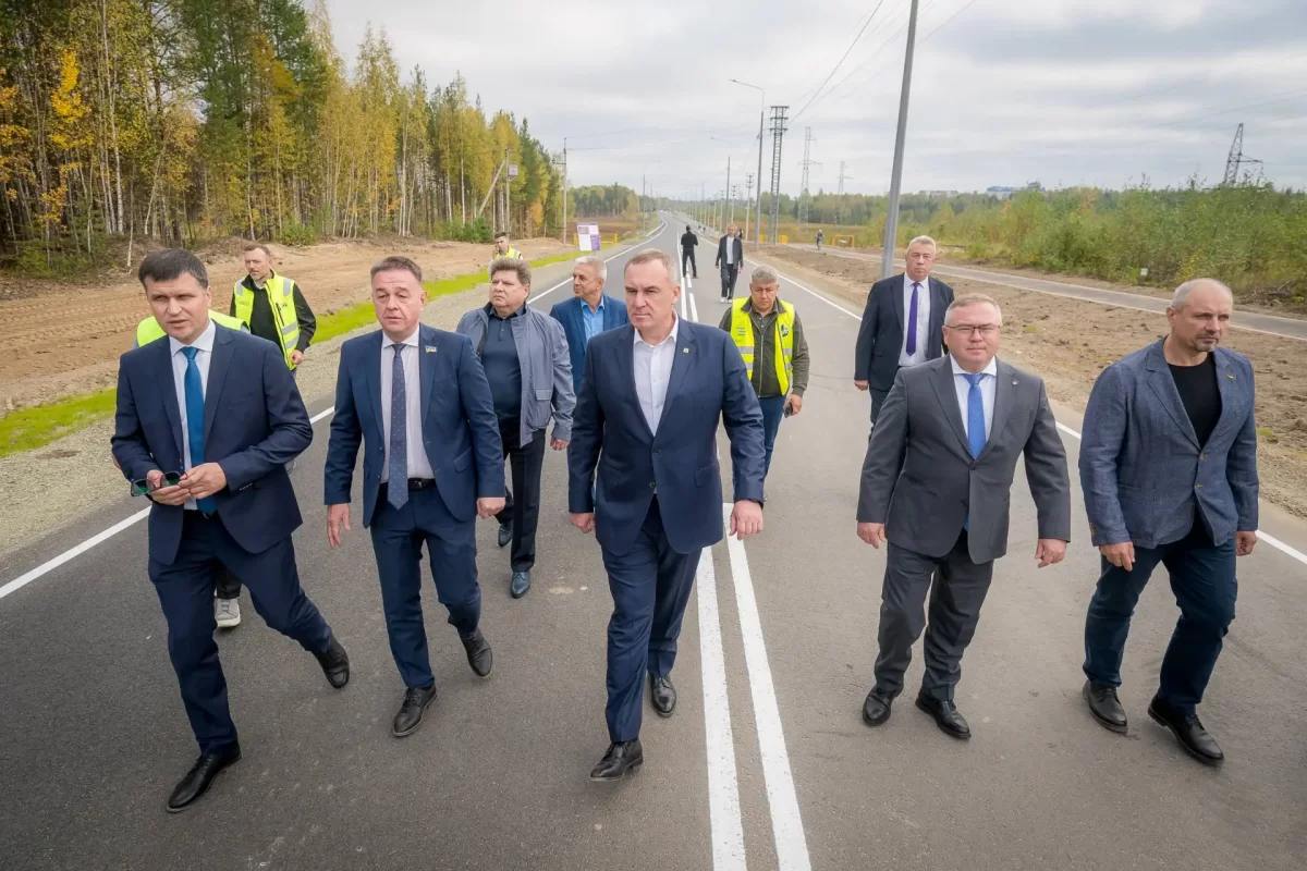 Губернатор Руслан Кухарук проверил ход строительства и реконструкции ключевых социальных объектов в Советском районе Югры