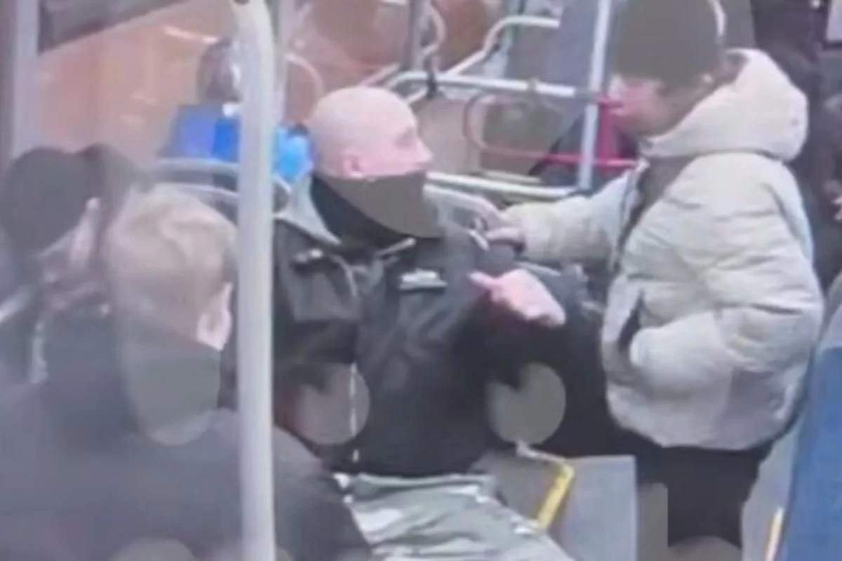 Появились кадры смертельного конфликта в автобусе в Электростали