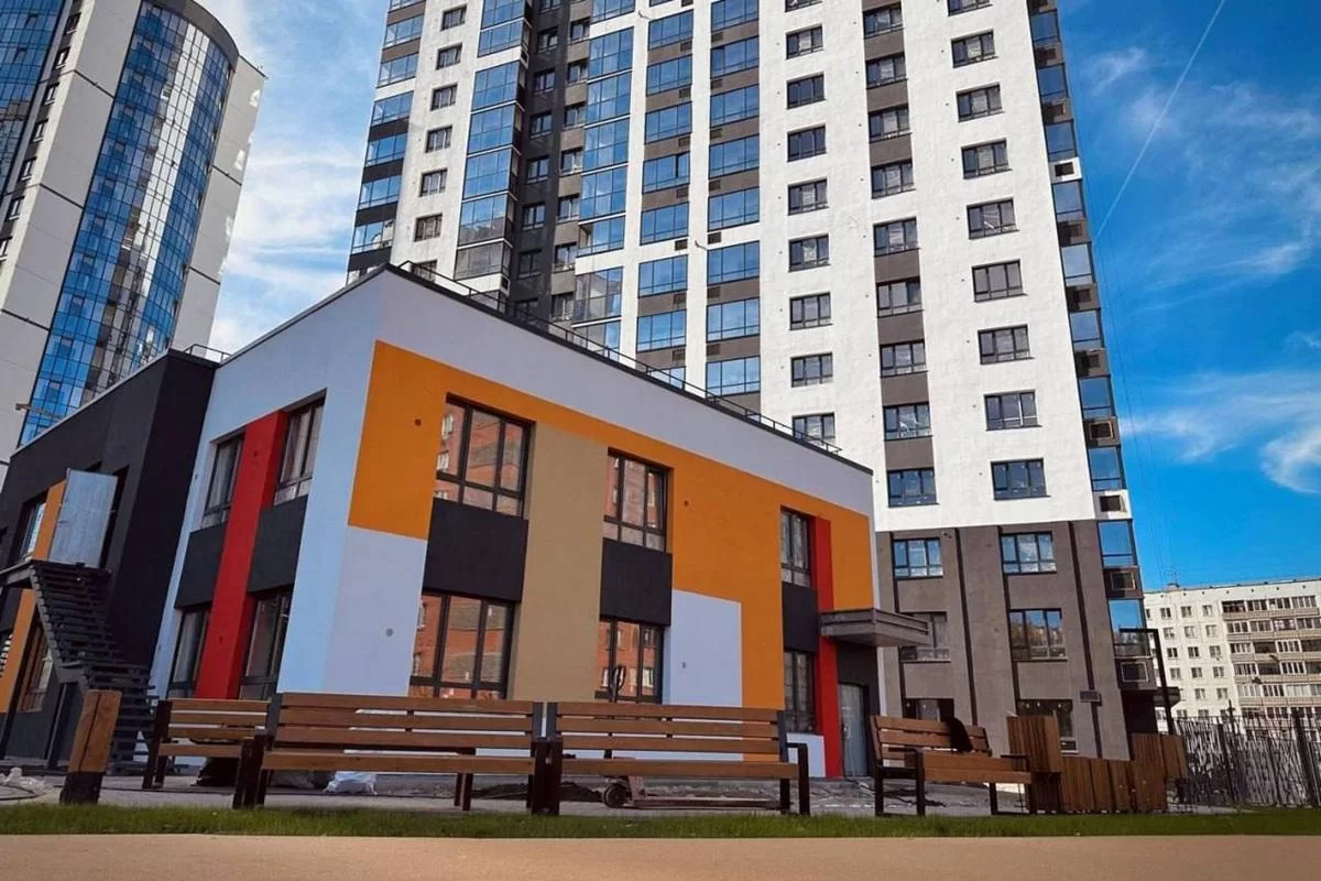 Детский сад на 80 мест в Октябрьском районе Новосибирска, построенный за счёт застройщика, готовится к открытию