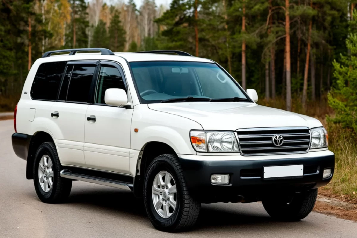 В России в продаже появился новый Toyota Land Cruiser 100 2002 года выпуска