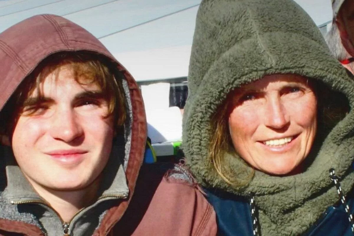 Мать и сын устроили фурор на Олимпиаде в Милане. История, которую запомнят больше медалей