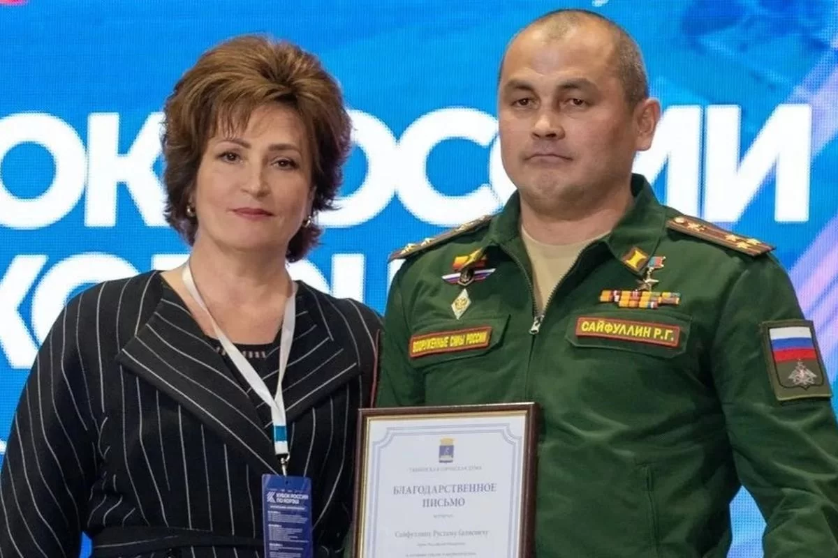 Председатель гордумы Светлана Иванова поздравила Героя России Рустама Сайфуллина с днём рождения