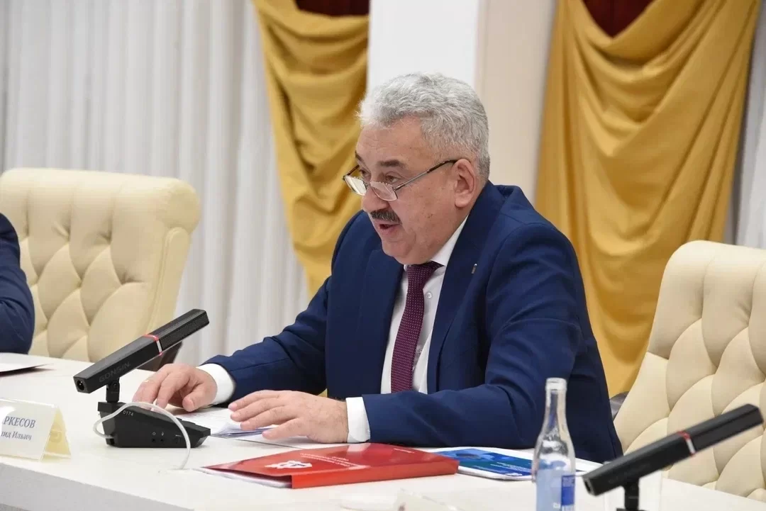 Спикер Госсовета Чувашии Леонид Черкесов в День России призвал земляков к общей ответственности за будущее Родины