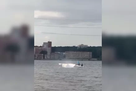 В Бердске яхта задела ЛЭП и город лишился света