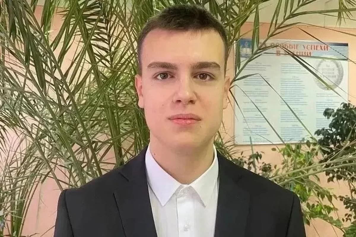 «Это свидетельство высокого уровня образования в Оренбуржье»: губернатор Евгений Солнцев поздравил Дмитрия Шаповаленко, набравшего 300 баллов на ЕГЭ