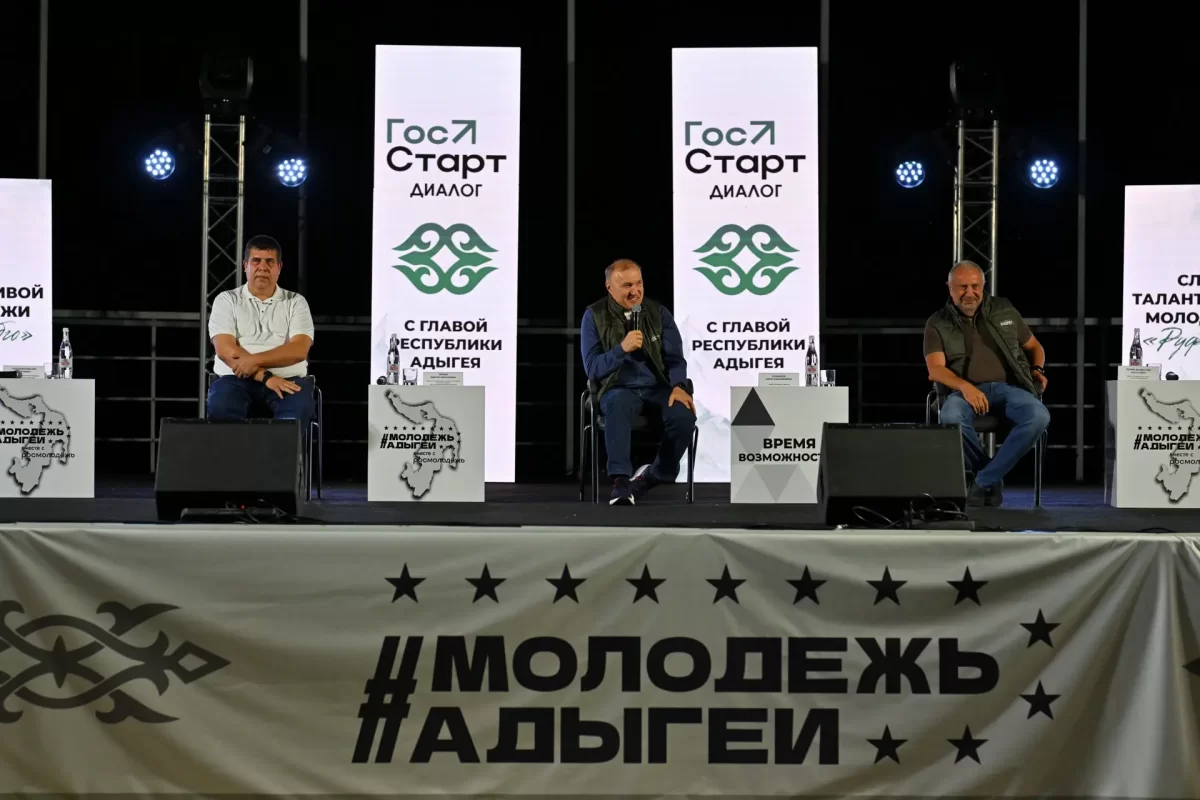 Глава Адыгеи Мурат Кумпилов обсудил с участниками слета «Руфабго» поддержку молодежных инициатив в сфере работы, бизнеса и развития региона