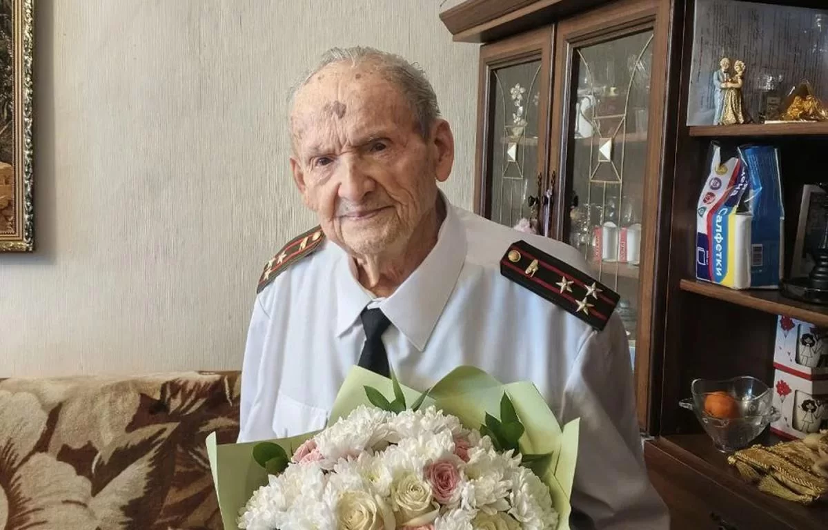 Врио губернатора Тверской области Виталий Королев поздравил со вековым юбилеем участника Великой Отечественной войны Алексея Алексеевича Тятькина