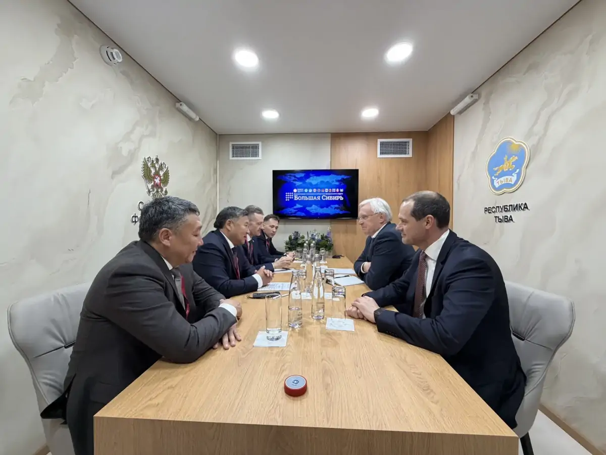 Глава Тывы Владислав Ховалыг на полях ПМЭФ-2026 заключил соглашение с ПАО «КАМАЗ» в сфере развития промышленности и подготовки кадров в регионе