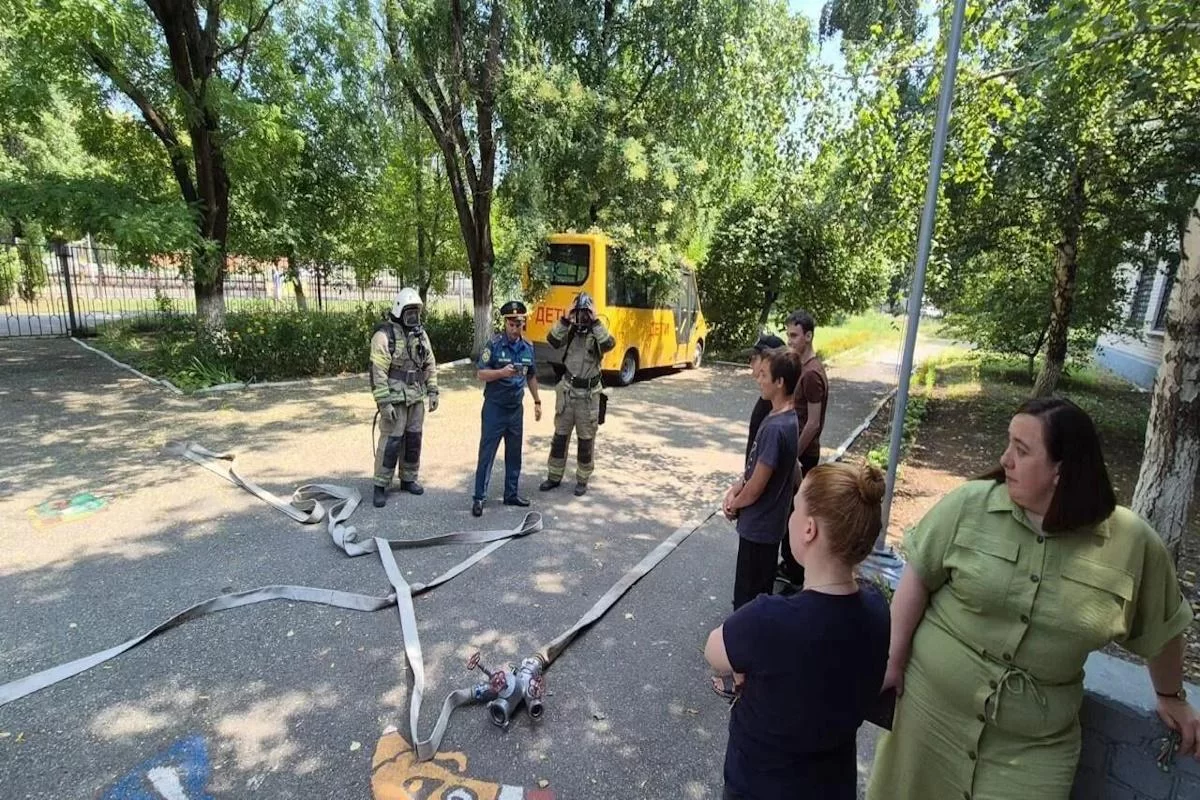 Спасатели провели пожарно-тактические учения в образовательном учреждении Черкесска