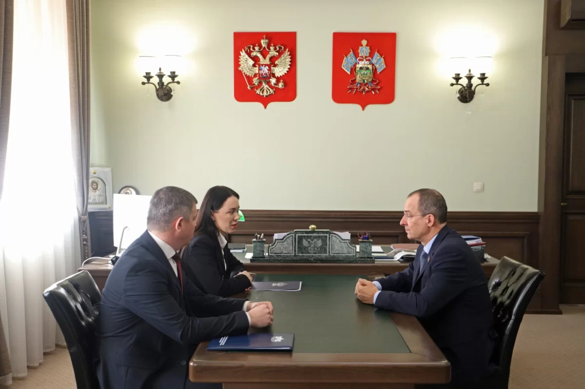 Поддержку бизнеса обсудили на встрече Юрий Бурлачко и руководитель профильного краевого департамента