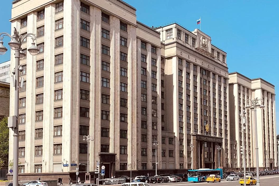 В Госдуме назвали незаконным вывешивание списков должников по ЖКХ в подъездах