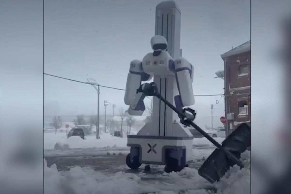 В Нью-Йорке на расчистку снега вышли роботы-дворники, пока город задыхался в пробках