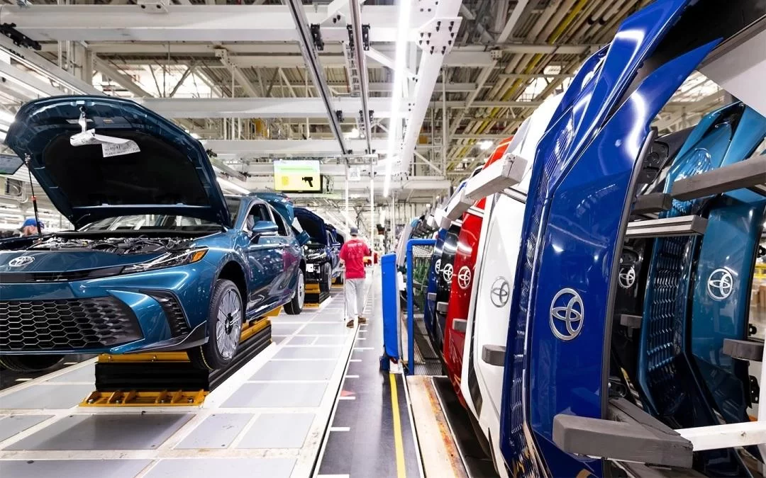 Североамериканский разрыв: производство Toyota в Канаде рухнуло на 46%, а в США рвануло вверх — что происходит с японским гигантом