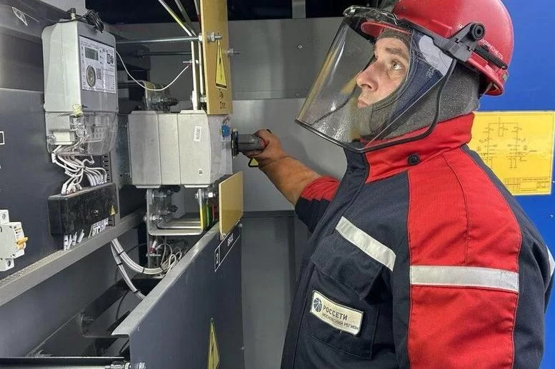 Свет в никуда: подмосковные энергетики насчитали 298 млн кВт*ч ворованного электричества за год