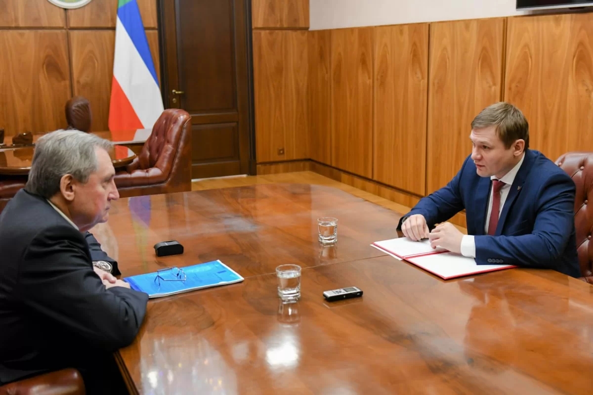 Глава Хакасии Валентин Коновалов обсудил с депутатом Госдумы России Николаем Шульгиновым вопросы развития республики
