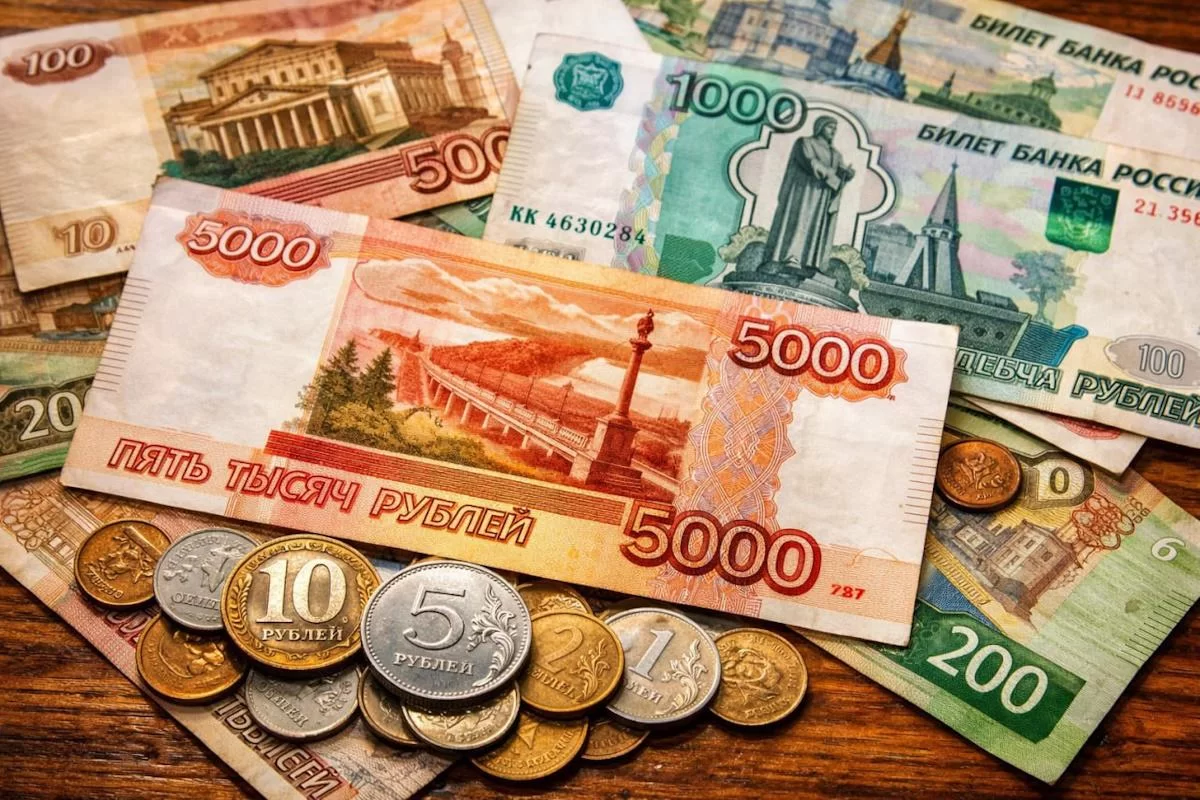 Тренер Тарасова и биатлонист Тихонов разошлись во мнениях о размере пенсий в России