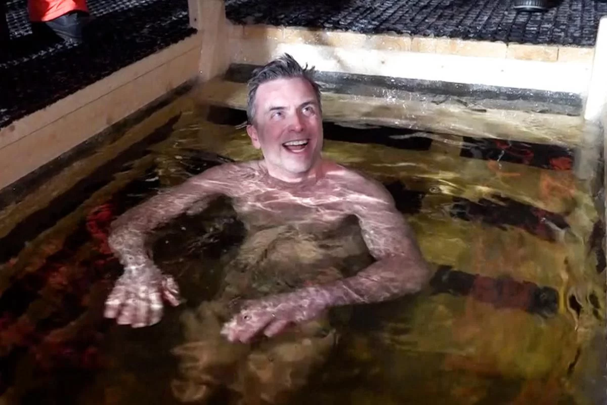 Двое британцев окунулись в прорубь на Крещение в Москве