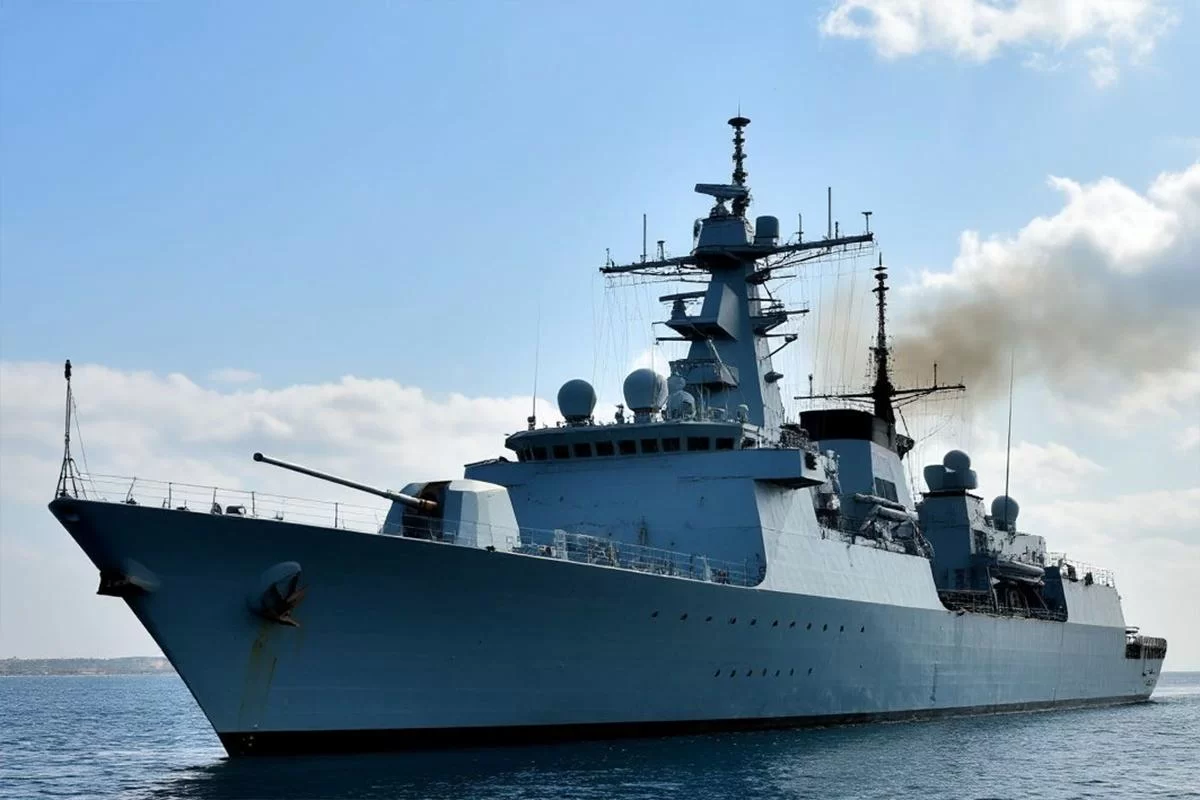 Российский фрегат открыл огонь в Ла-Манше: британская яхта оказалась под прицелом военных моряков