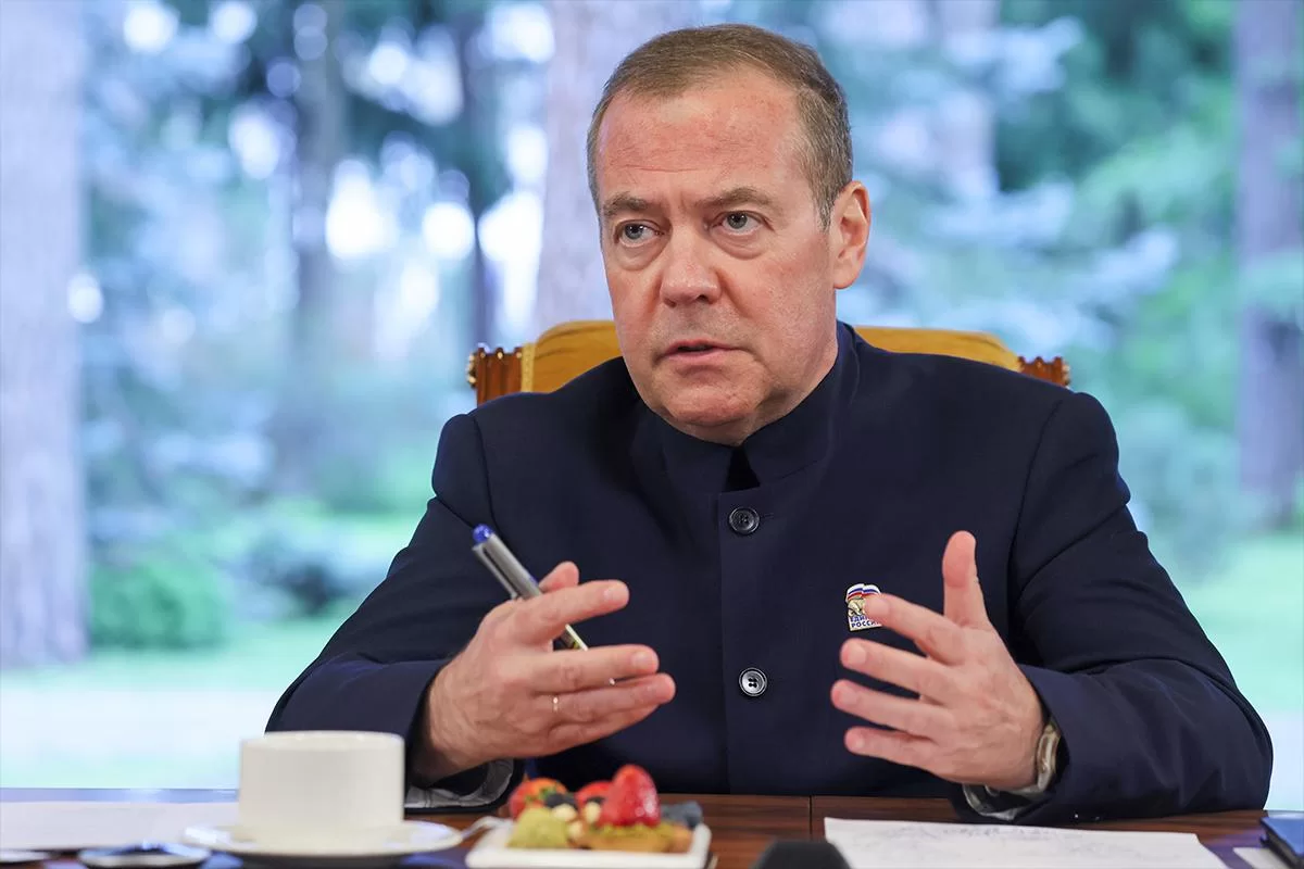 «С мозгами проблемы»: Медведев жестко оценил молодежь с «искривленными мозгами» и объяснил, откуда они берутся