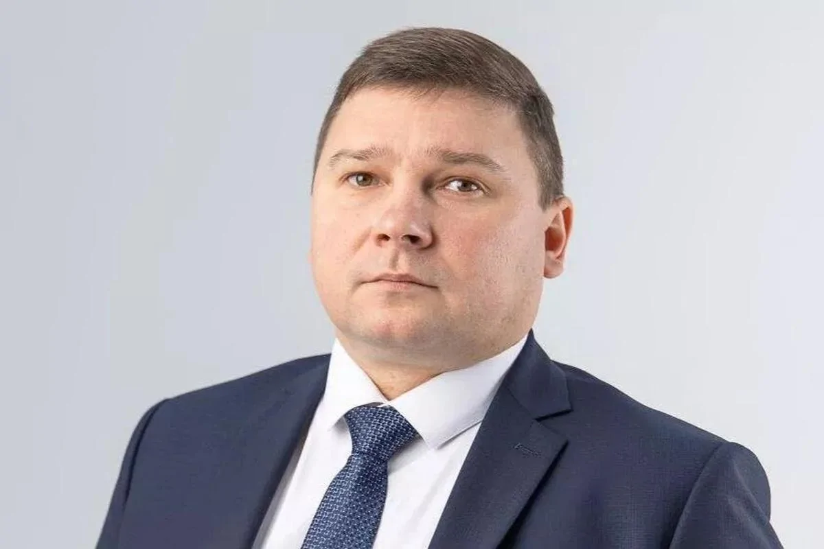 Глава г.о. Иваново Максим Комиссаров поздравил ветерана текстильной промышленности Елену Виноградову с трудовыми достижениями